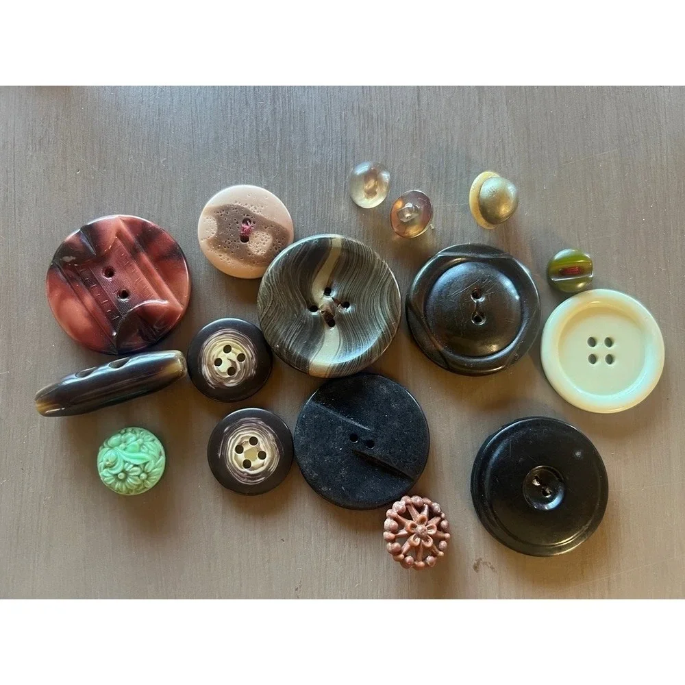 Vintage Button Lot 15pc Mix Carved Marbled Toggle‎ Cratfs Art MCM Retro Upcycle